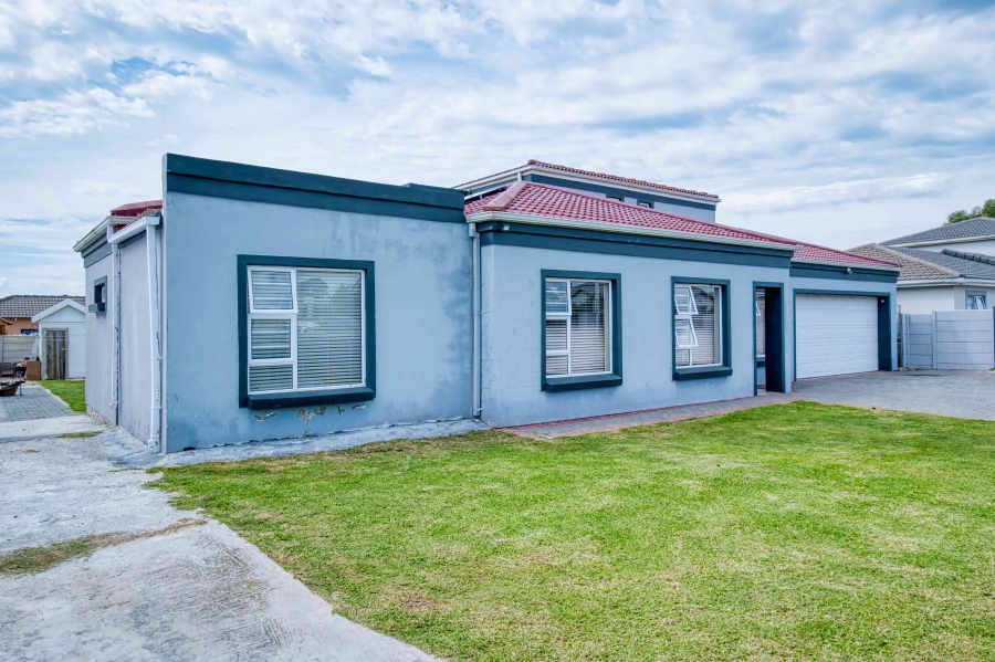 5 Bedroom Property for Sale in Fairview Eastern Cape